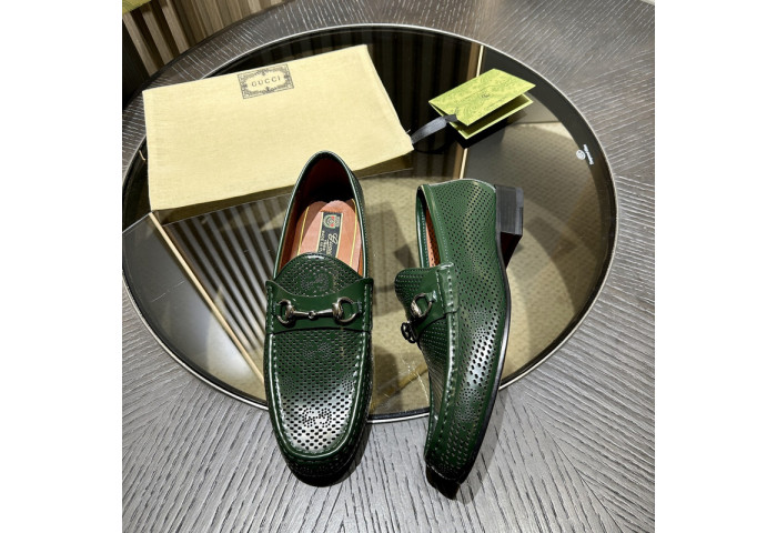 G*u*i loafer