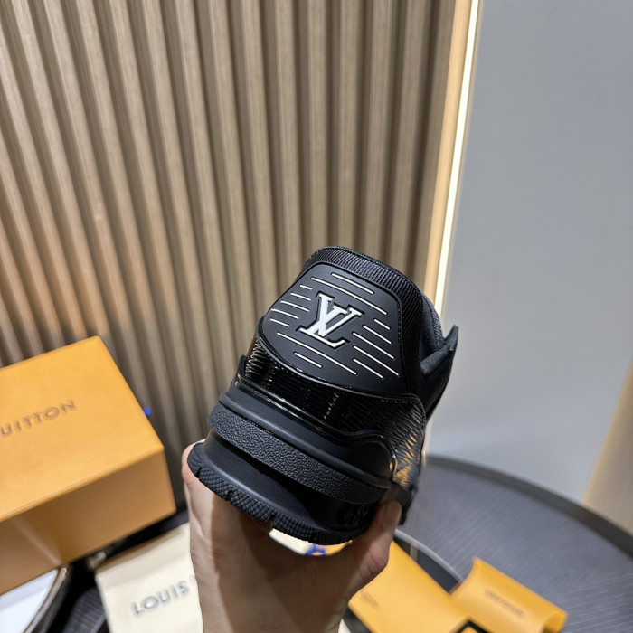 LOU1VTON SNEAKER