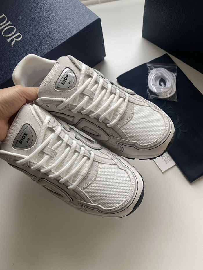 D1OR B30 SNEAKER