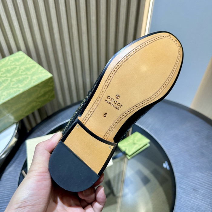 G*u*i loafer