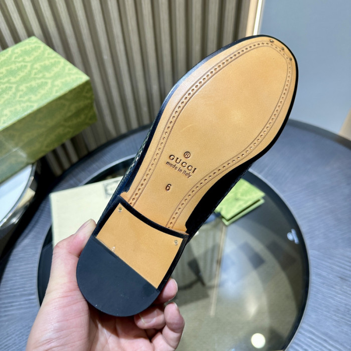 G*u*i loafer