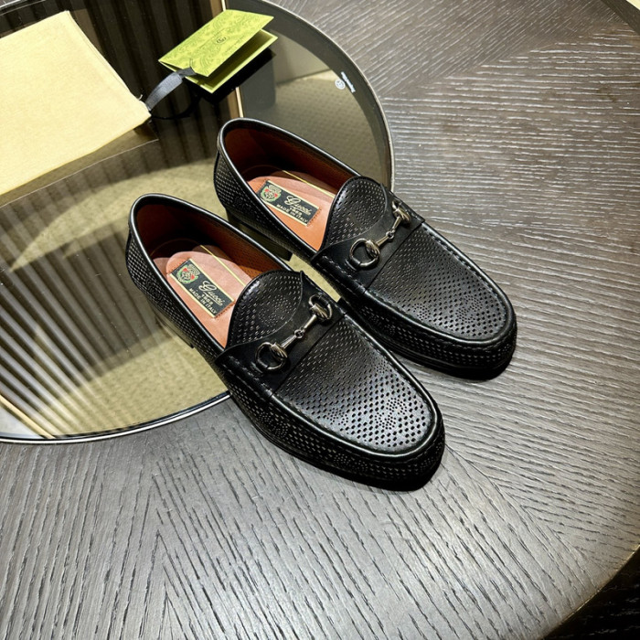 G*u*i loafer