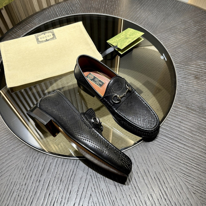 G*u*i loafer