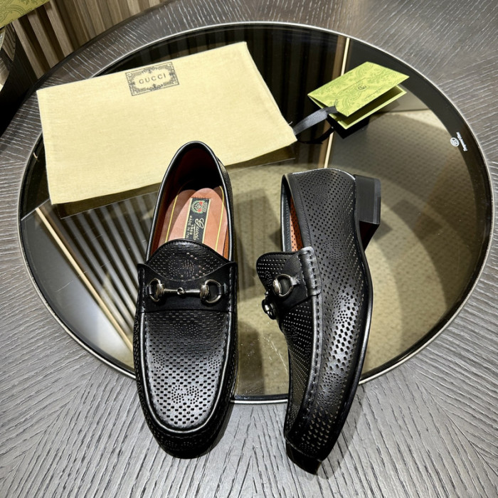 G*u*i loafer