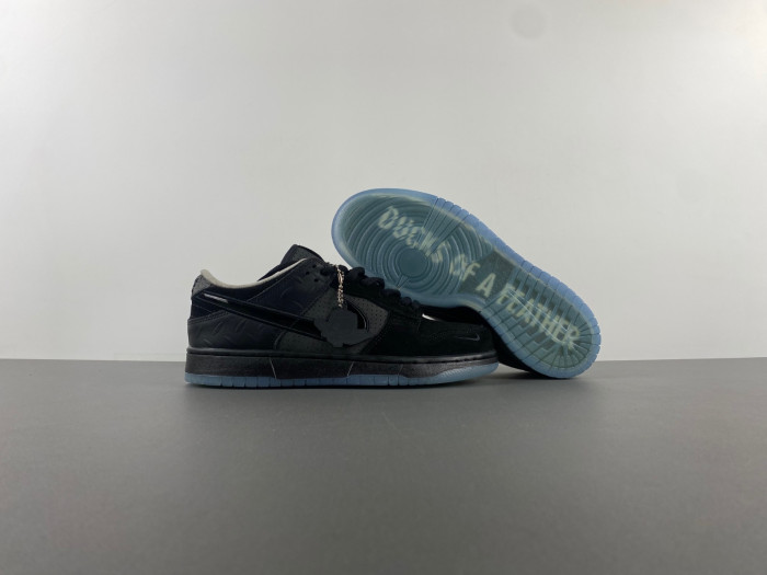 Nike Dunk Low Lux “Oregon Black” x Division Street HV1470-001