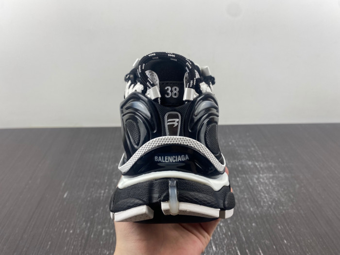 BLCG RUNNER SNEAKER