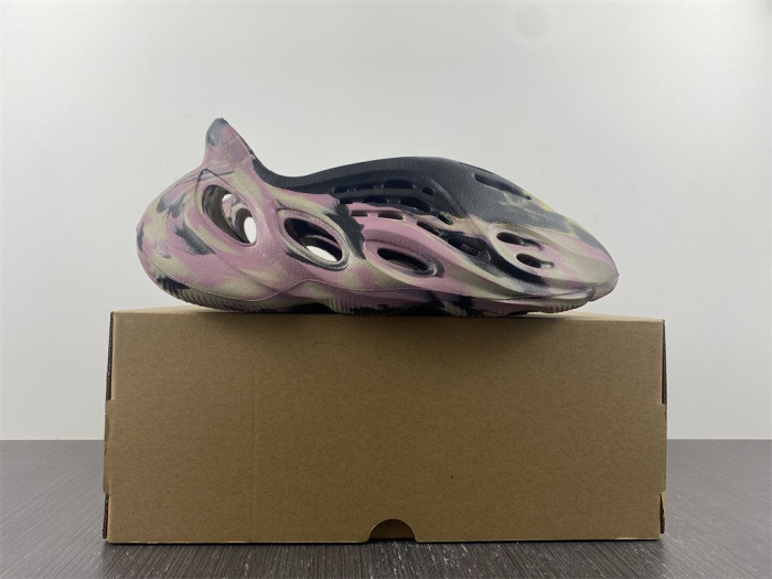 Adidas Yeezy Foam RNR MX Carbon IG9562