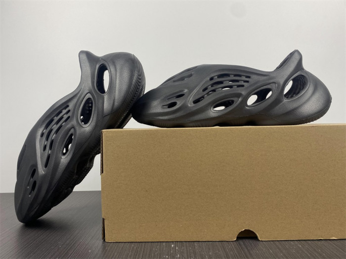 Adidas Yeezy Foam RNR Onyx - HP8739