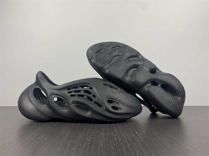 Adidas Yeezy Foam RNR Onyx - HP8739