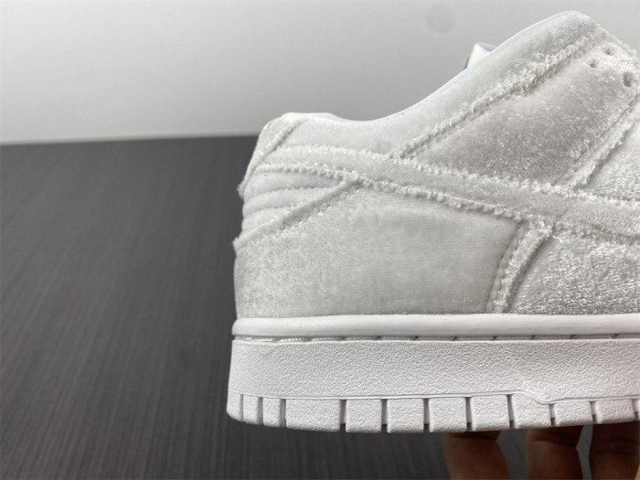 dover street market nike dunk low dh2686-100