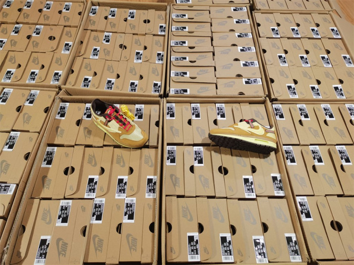 travis scott nike air max 1 do9392-701