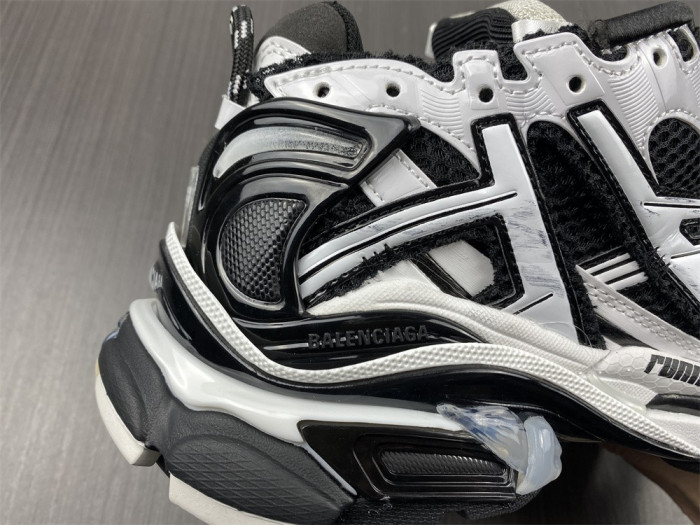 blcg runner sneaker