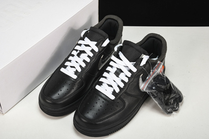 Off-White x Nike Air Force 1 “MoMA” AV5210-001