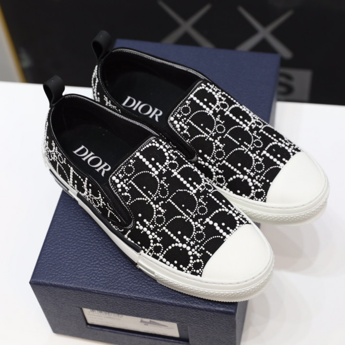 d1or b23 sneaker