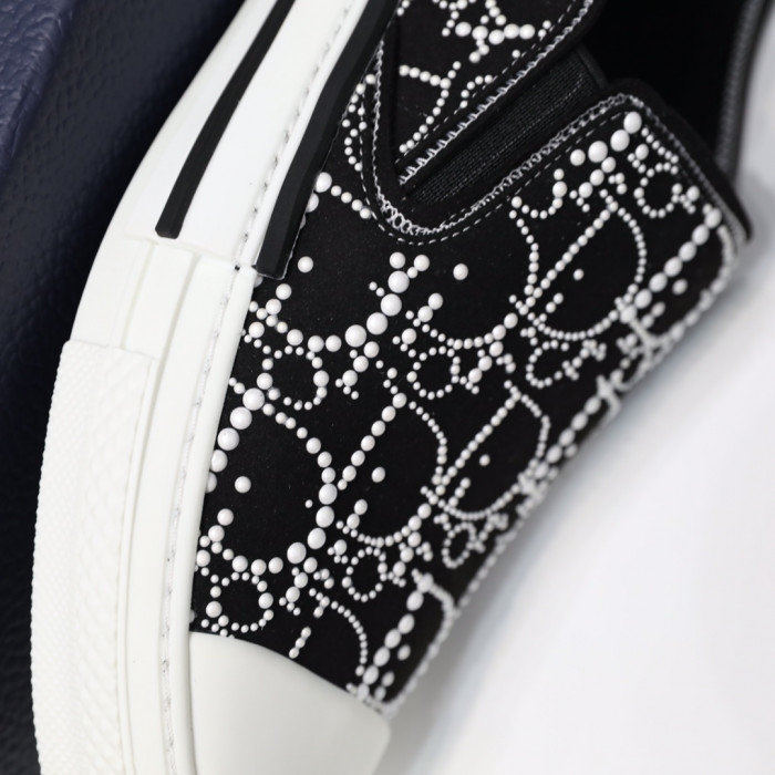 d1or b23 sneaker
