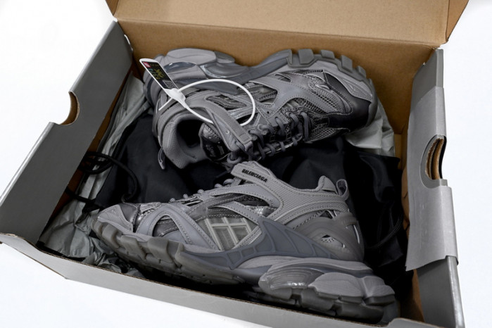 Ba*len*cia*ga track 2 sneaker grey 668822 w3ct1 1800