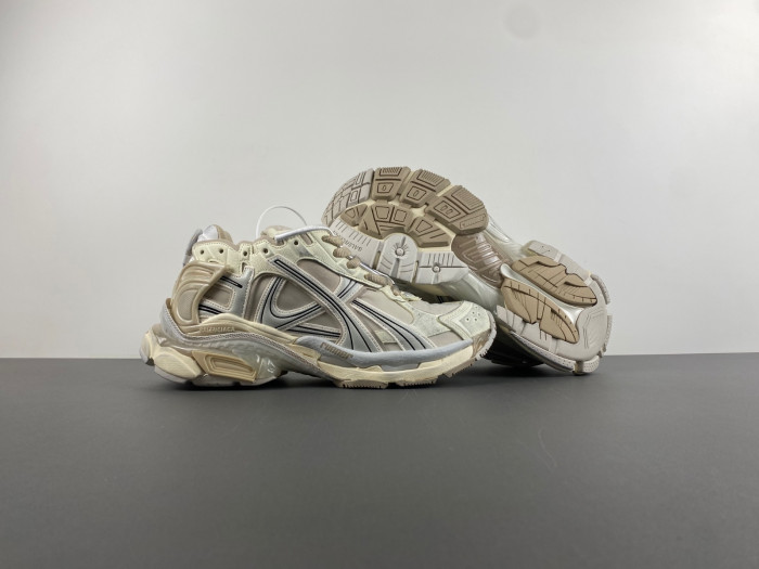 blcg runner sneaker