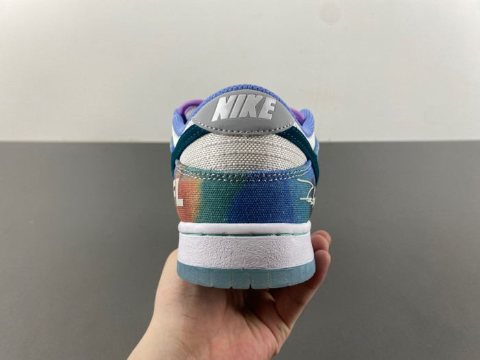 futura laboratories x nike sb dunk low fl hf6061-400
