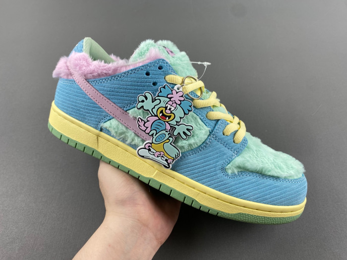 verdy x nike sb dunk low “visty” fn6040-400