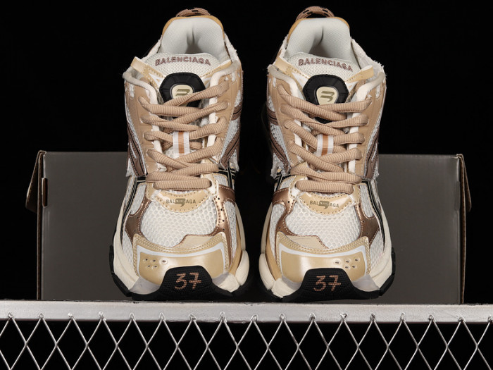 blcg runner sneaker