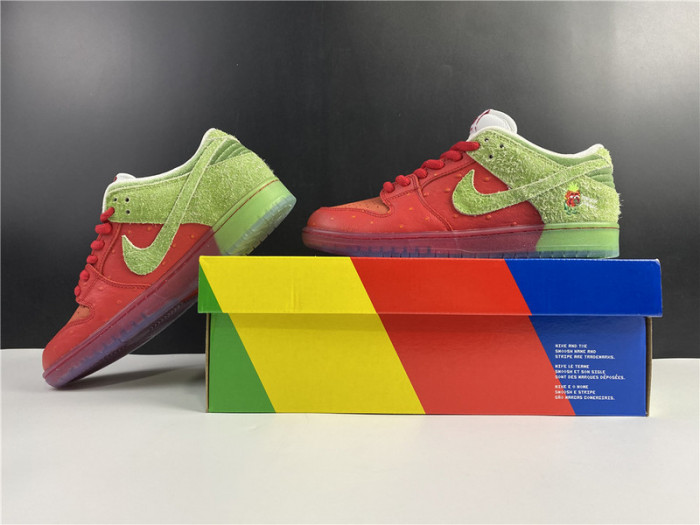 nike sb dunk low strawberry cough cw7093-601