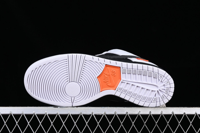 tightbooth x nike sb dunk low fd2629-100