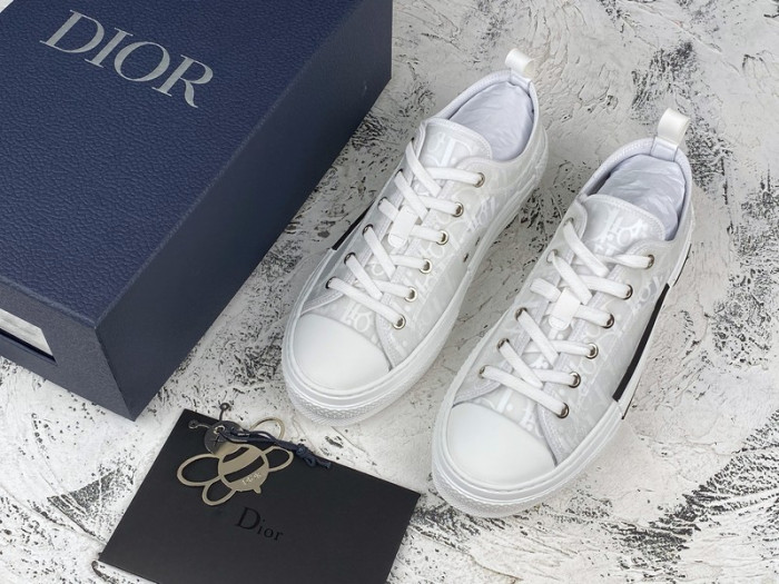 d1or b23 sneaker
