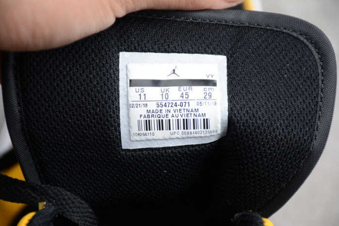 Air Jordan 1 Retro Mid 