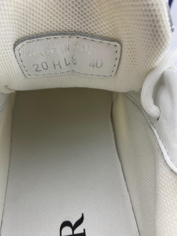 d1or b22 sneaker
