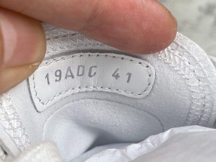 d1or b23 sneaker