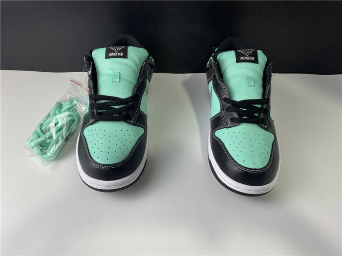 Nike Dunk SB Low Diamond Supply Co. "Tiffany" - 304292 402