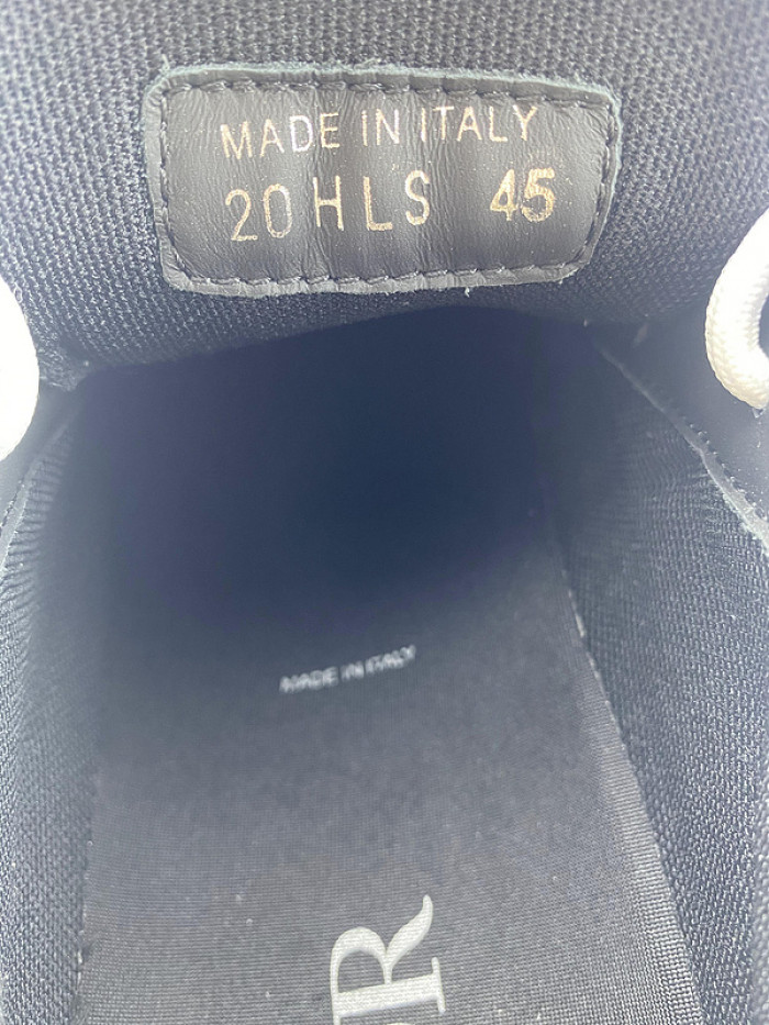 d1or b22 sneaker