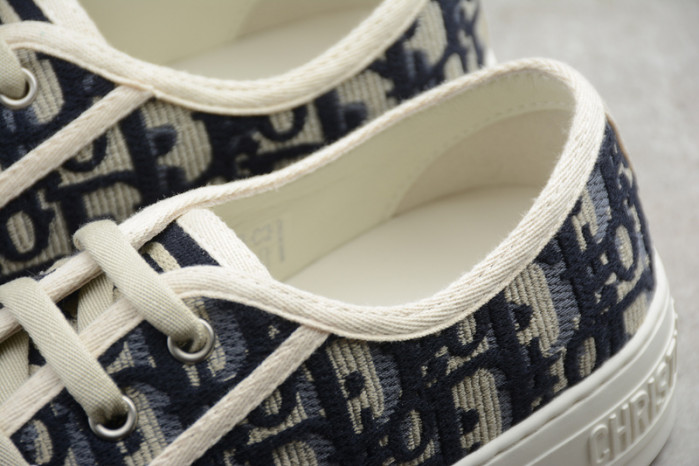 d1or b23 sneaker