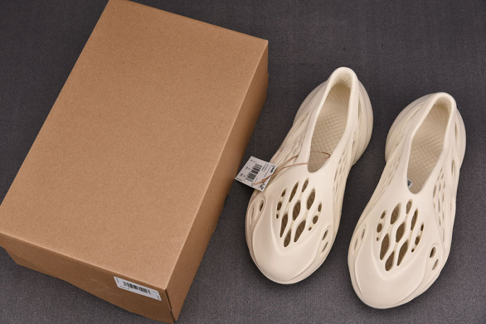 Adidas Yeezy Foam Runner ''Sand'' FY4567