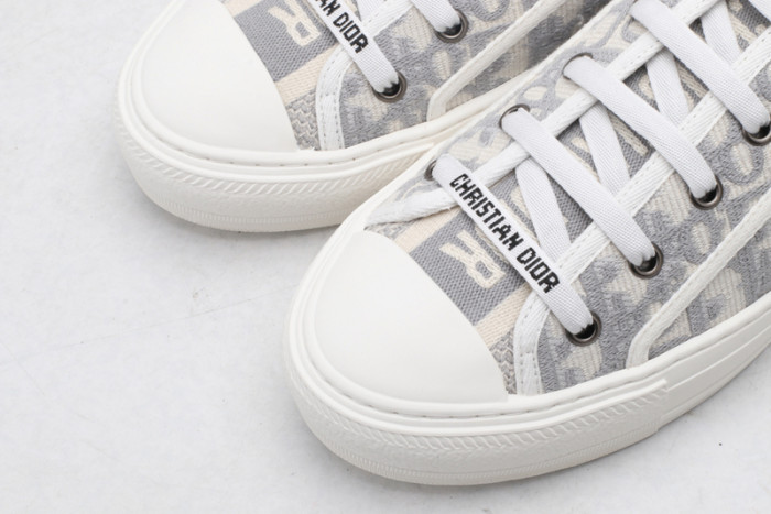 d1or b23 sneaker